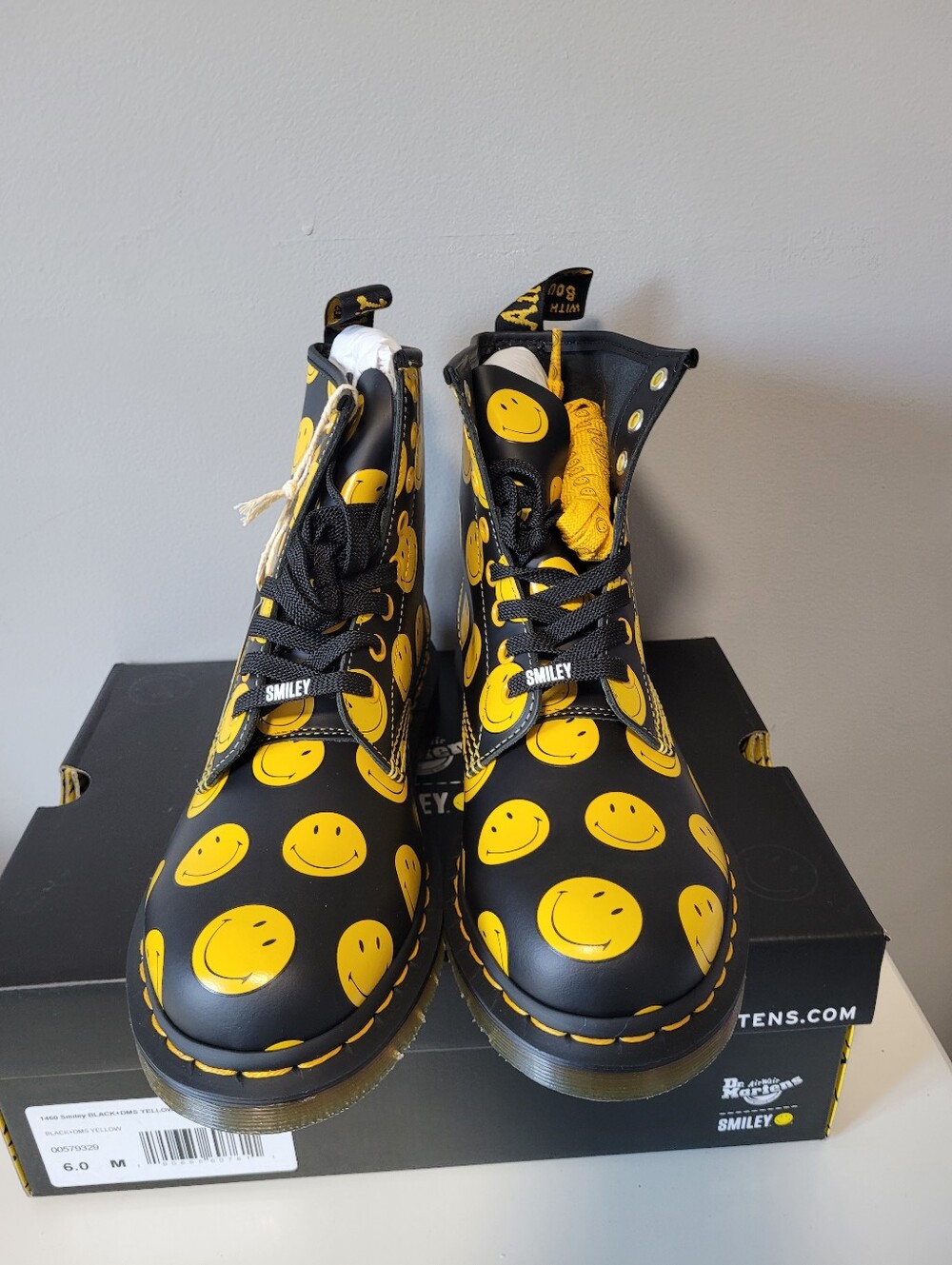 Dr. Martens x Smiley 1460 8-Eye Smooth Leather Lace-Up Boots, BNIB, Size 8 - Picture 2 of 12